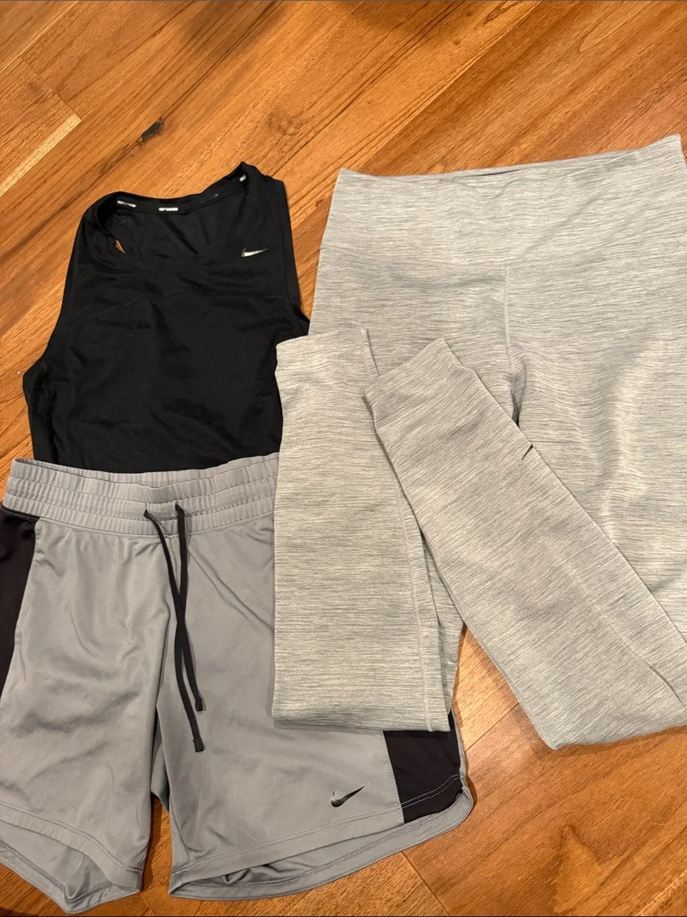 Bundle: 3 pieces Nike activewear best size Medium
